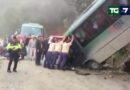 VIDEO – Machu Picchu, bus esce fuori strada e si schianta dopo un volo di 15 metri: italiani tra i feriti