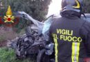 VIDEO – Schianto ad Arzachena, i vigili del fuoco liberano l’auto infilzata dal guardrail